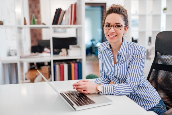virtual assistant working on laptop